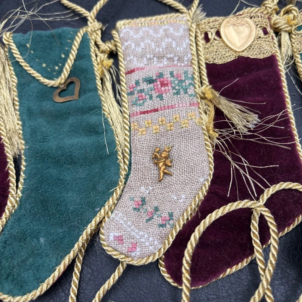 28pc Vintage Victorian Style Velvet Tapestry Christmas Ornament Set Gold Tassel